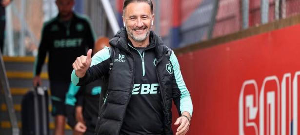 爱游戏官方-利物浦球队备战英超名帅助教调整战术