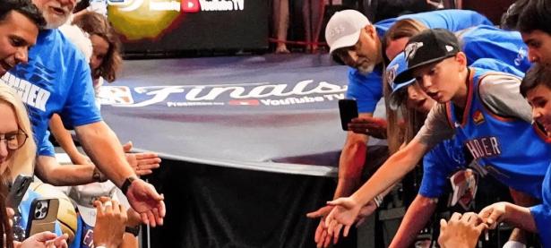 爱游戏在线-激动人心的比赛：太平洋球队争夺胜利