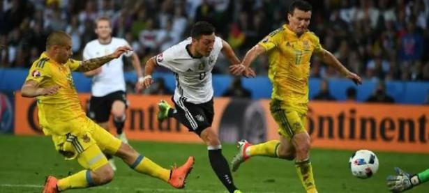 爱游戏在线-德国队遗憾失利，球迷呼吁更强战力