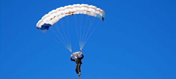 爱游戏在线-从二轮秀到救世主，贝恩如何在NBA季后赛之夜撕裂星光
