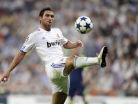 爱游戏娱乐-速度与激情，F1街道赛焦点战映照雄鹿火力压制马刺的跨界对决