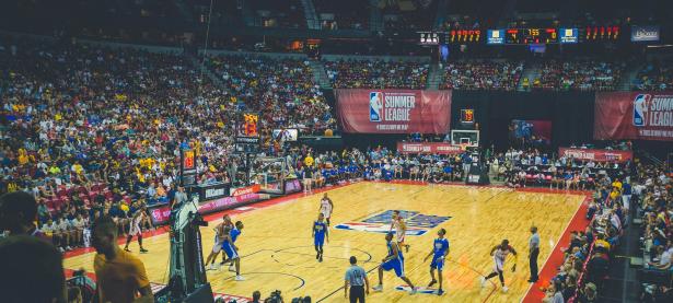 爱游戏官网-篮球世界的双重震撼，灰熊爆冷76人，文班亚马在美加墨世界杯接管比赛