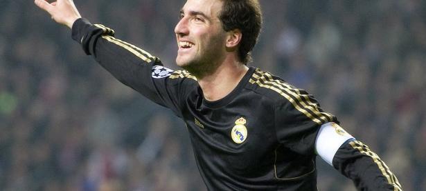 爱游戏APP-节奏掌控与关键时刻接管，篮球唯一性的双重诠释