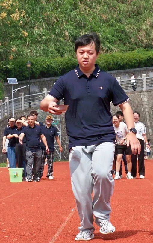 激情四射！场上比赛精彩纷呈令人陶醉的简单介绍