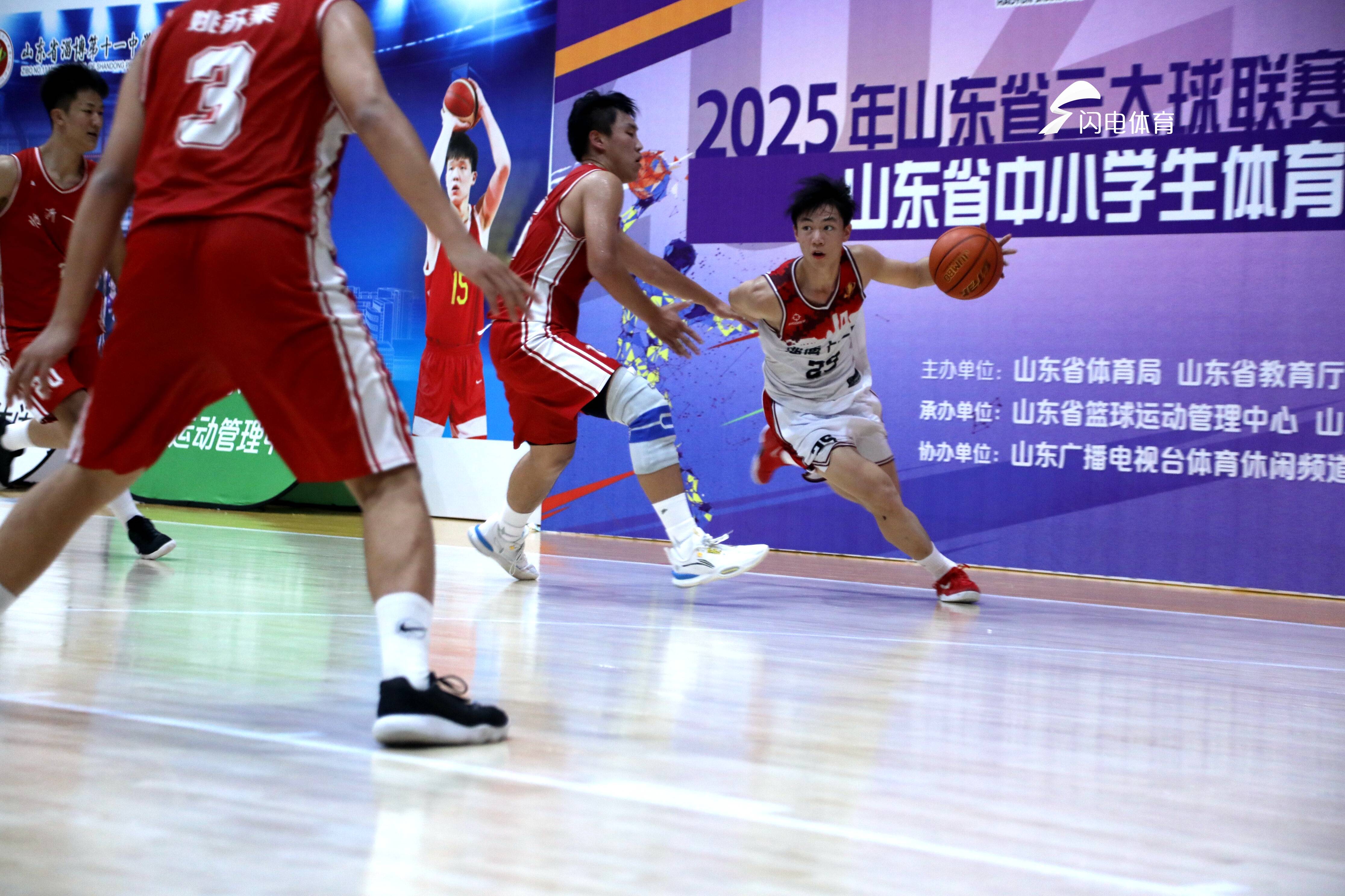 一场备受关注的篮球比赛将在本周末打响