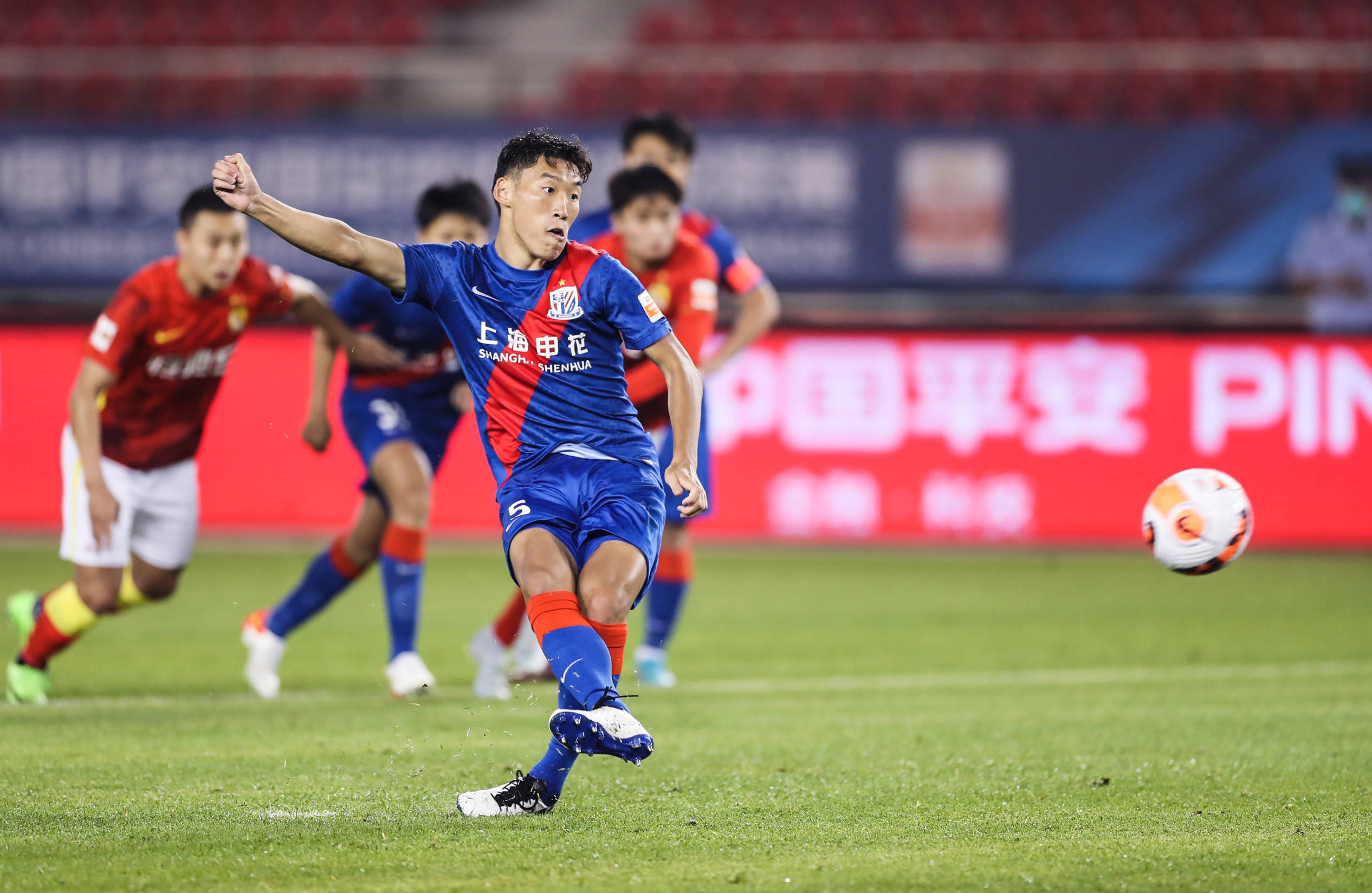 哈尔滨队迎来一场惊喜胜利，展现出实力不俗