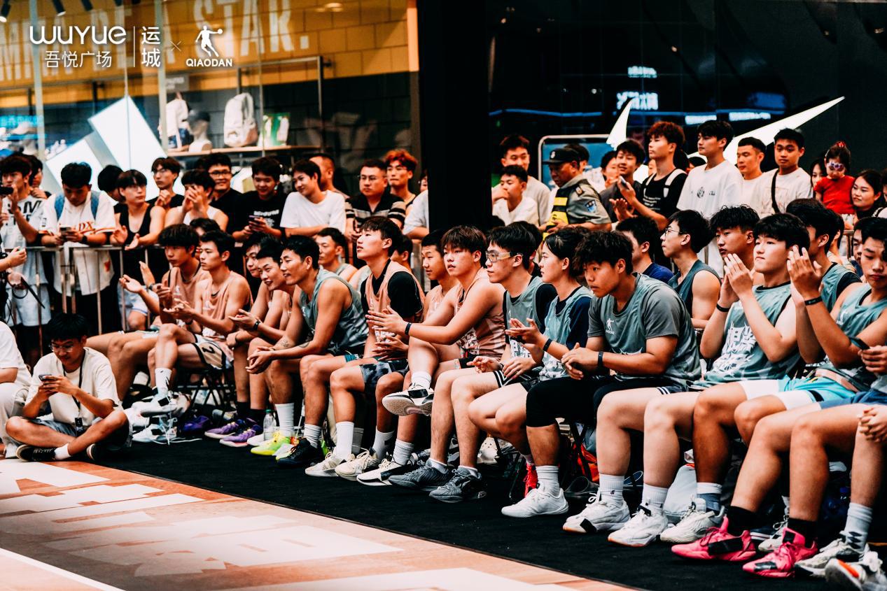 体育节目热播，篮球赛事引发热议