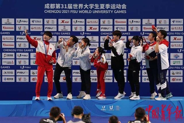 FPX险胜TSM，Ming单局斩获MVP强强对话成都决赛之夜，技惊四座