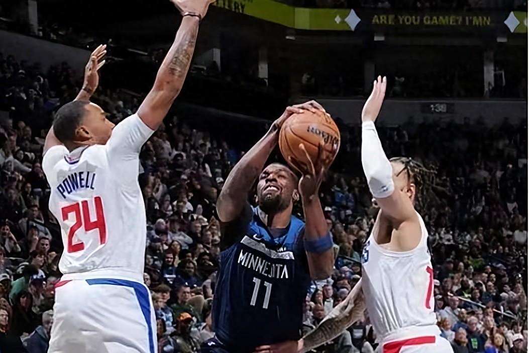 火箭客场战胜森林狼,威少表现出色 火箭客场战胜森林狼,威少表现出色