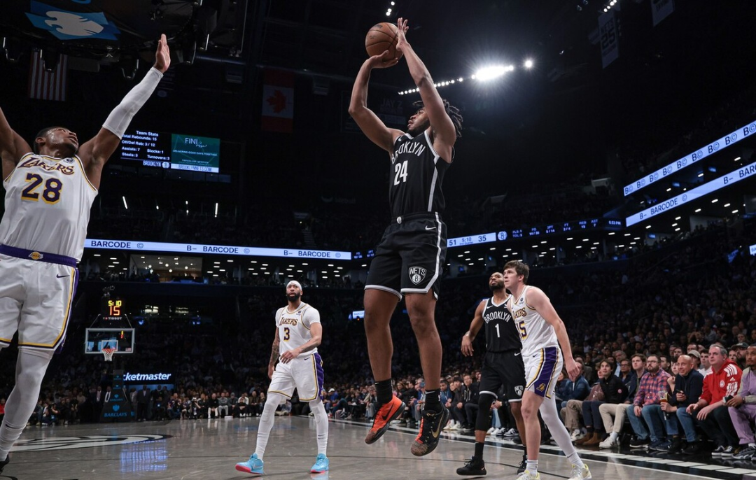 包含篮网客场击败湖人，取得三连胜的词条