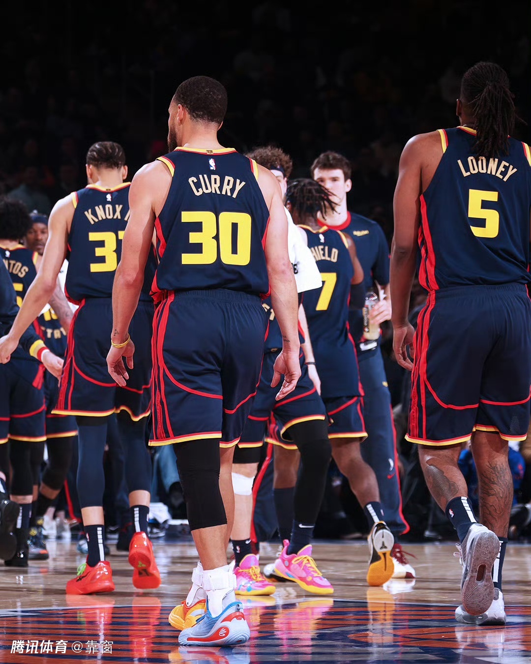 包含尼克斯队遭遇滑铁卢背靠背战表现不佳的词条