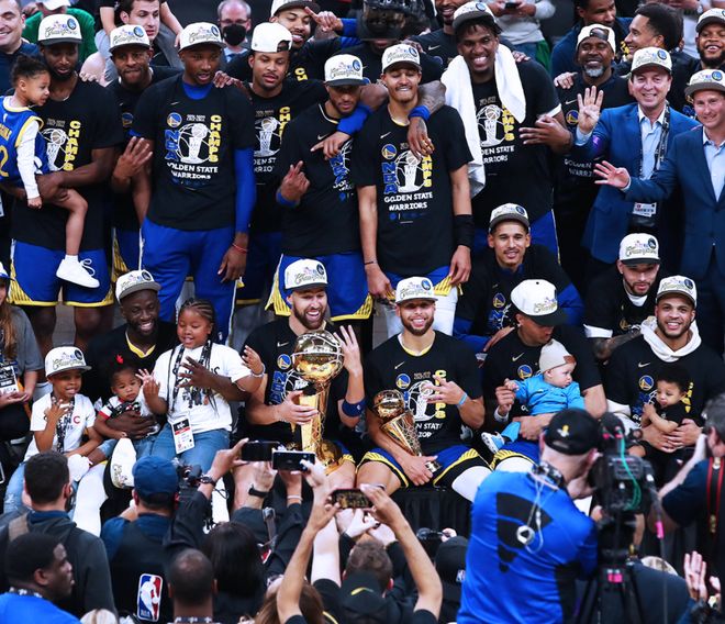 勇士客场击败独行侠保持不败