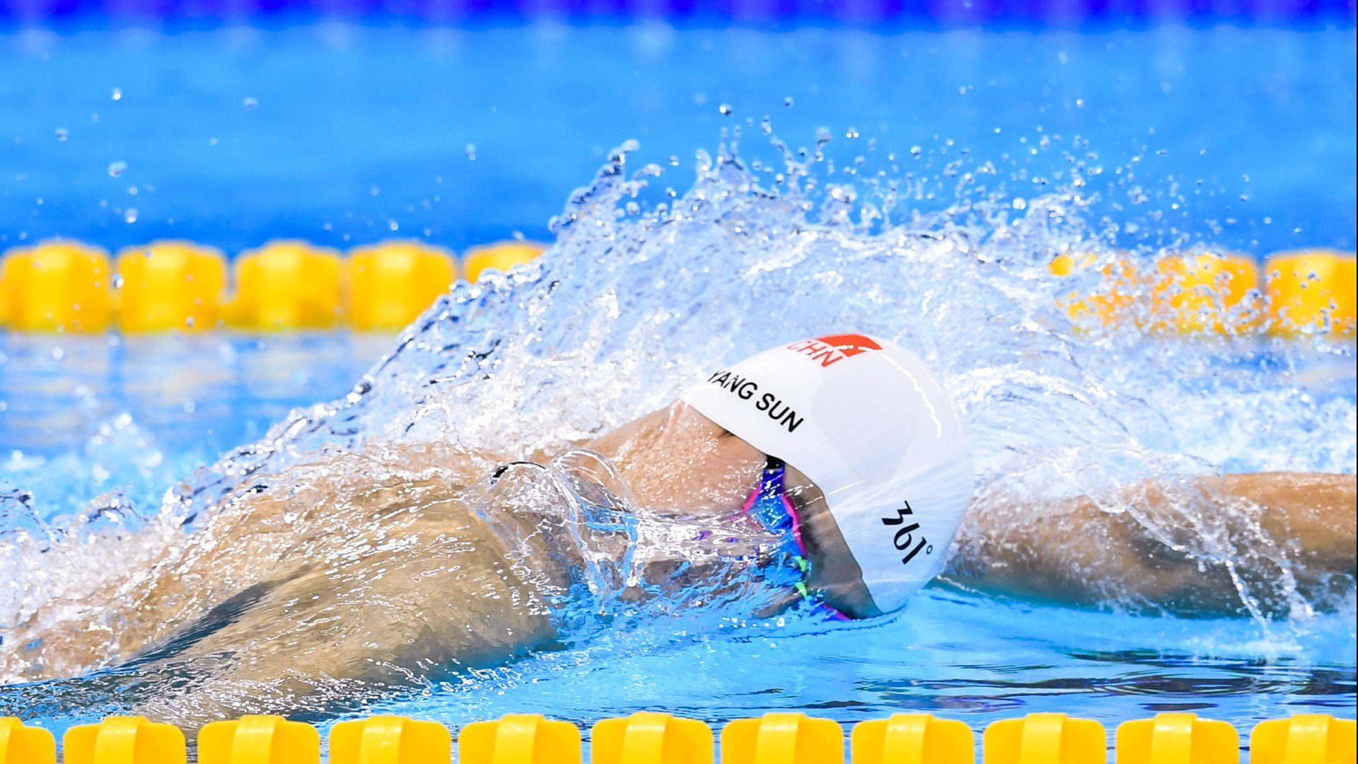 王者降临，莱万一剑封喉，澳大利亚惊险破几内亚铁壁