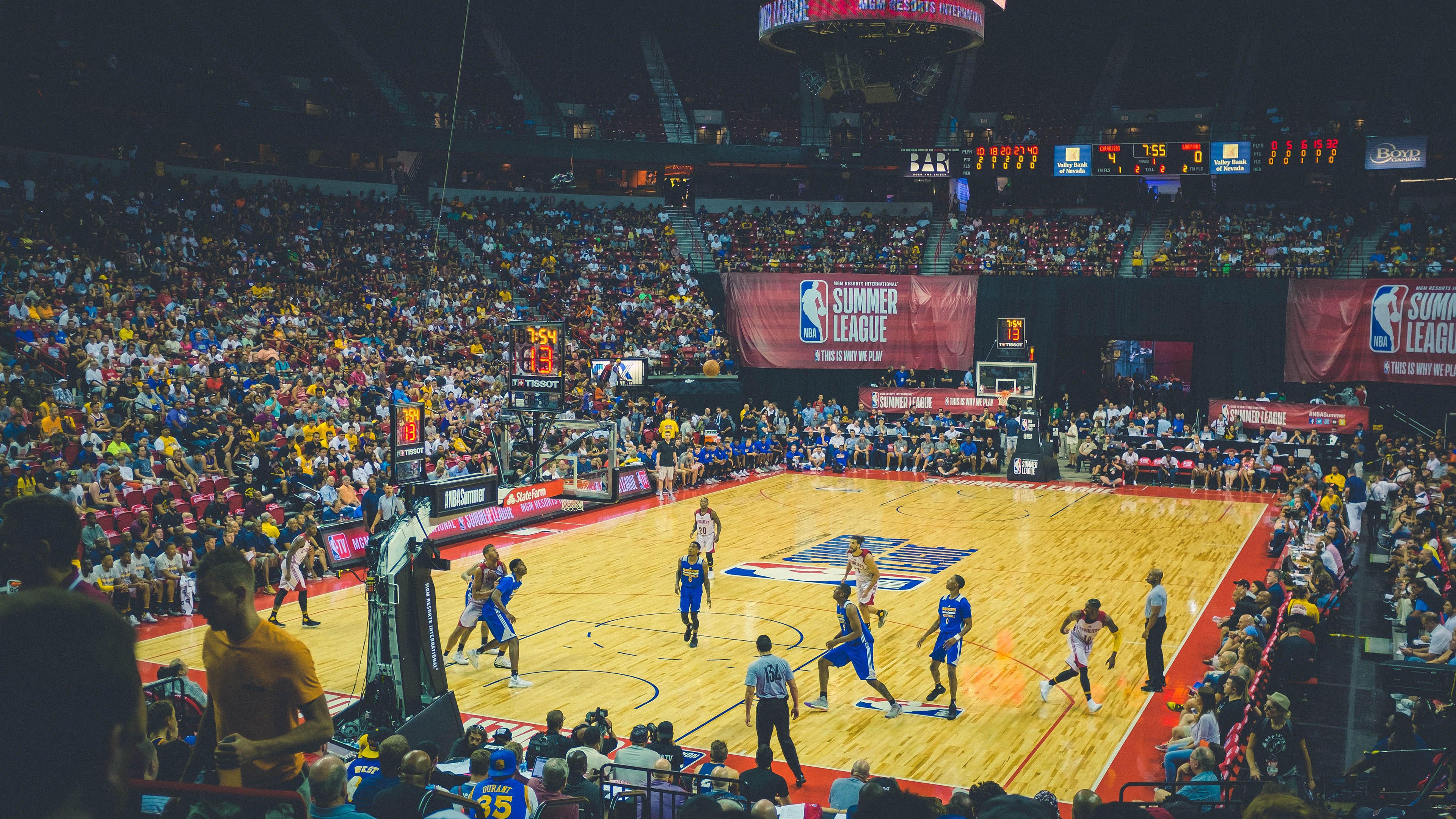 东方巨龙与沉默杀手,北京轻取猛龙夜,伦纳德在世界排名争夺战中展露獠牙